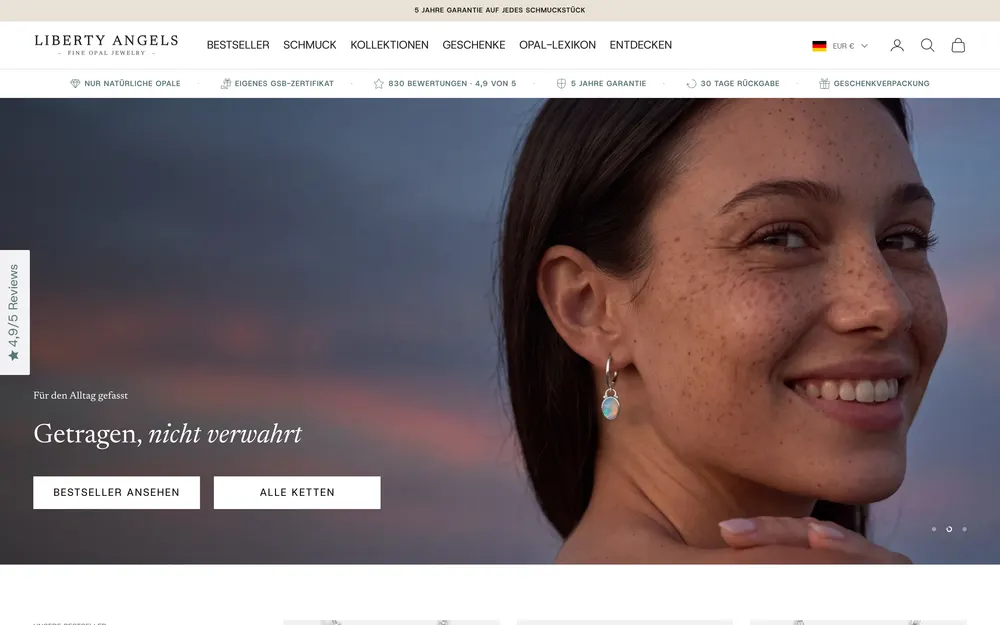 Startseite eines Onlineshops für Opalschmuck am Rechner